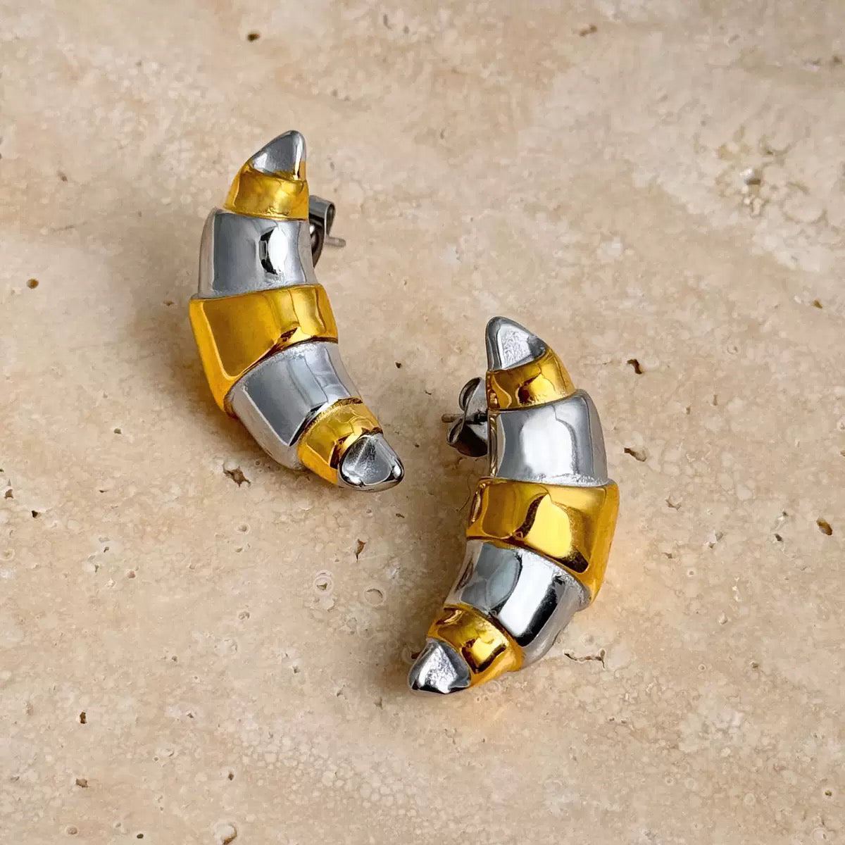 Boucles d'oreilles bicolores or et argent vue de face