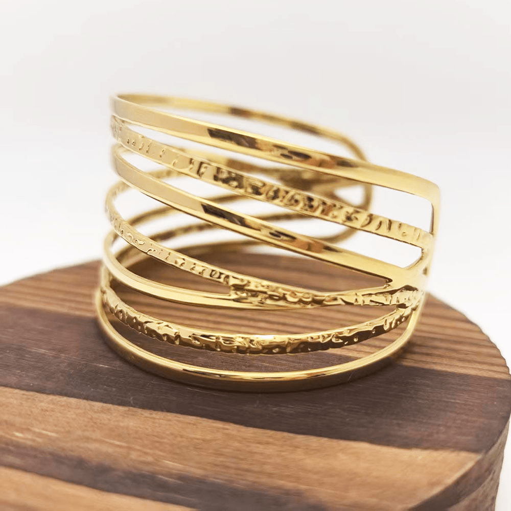 Bracelet spirale en finition or élégant et intemporel