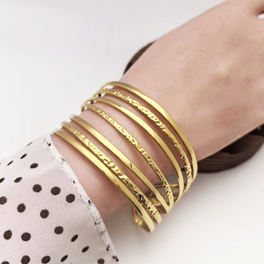 Bracelet spirale en finition or élégant et intemporel