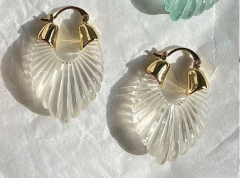 Créoles coquillage résine blanc nacré avec finition or