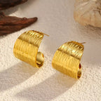 Créoles striées lumineuses plaqué or 18K design élégant