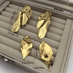 Boucles d'oreilles froissées finition or grande taille et petite taille