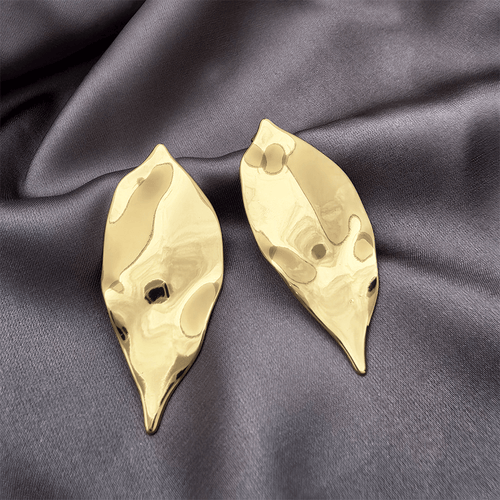 Boucles d'oreilles froissées finition or design sculpté miroir