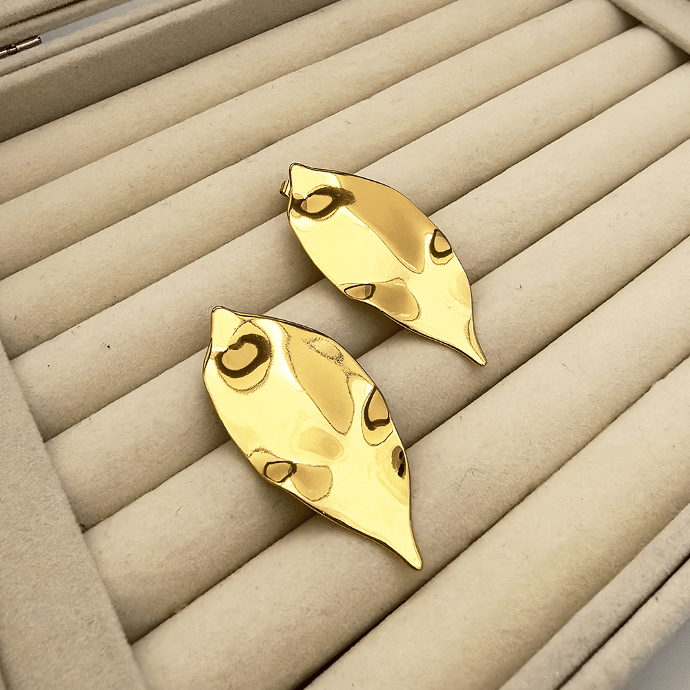 Boucles d'oreilles froissées finition or petite taille 50mm