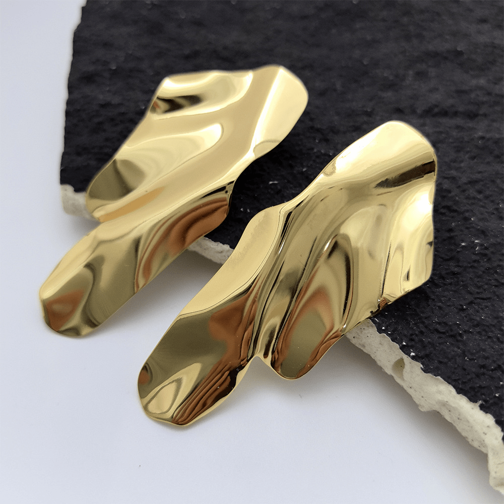 Boucles d'oreilles froissées finition or effet tridimensionnel