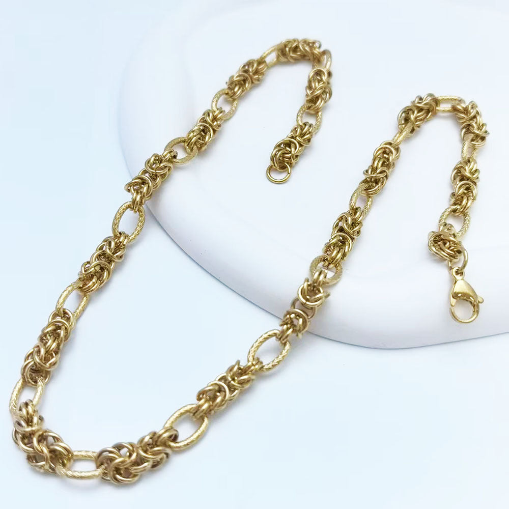 Collier maillons byzantins finition or design tressé luxueux