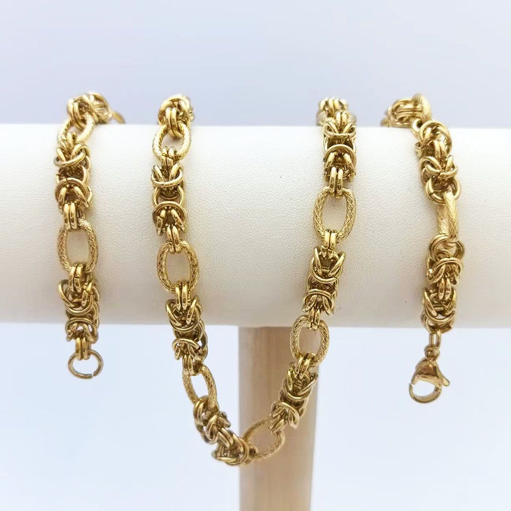 Collier maillons byzantins détail maille complexe finition or