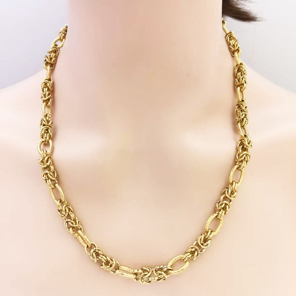 Collier maillons byzantins porté vue de face