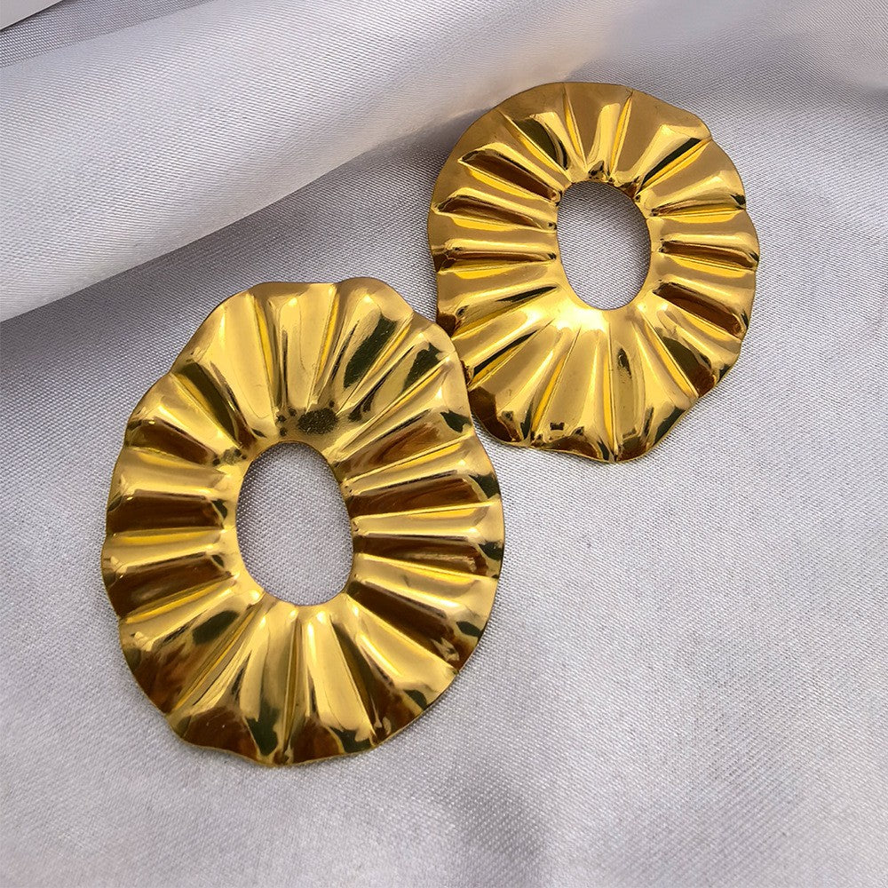 Créoles plissé soleil finition or design rayonnant