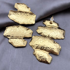 Boucles d'oreilles martelées finition or design organique